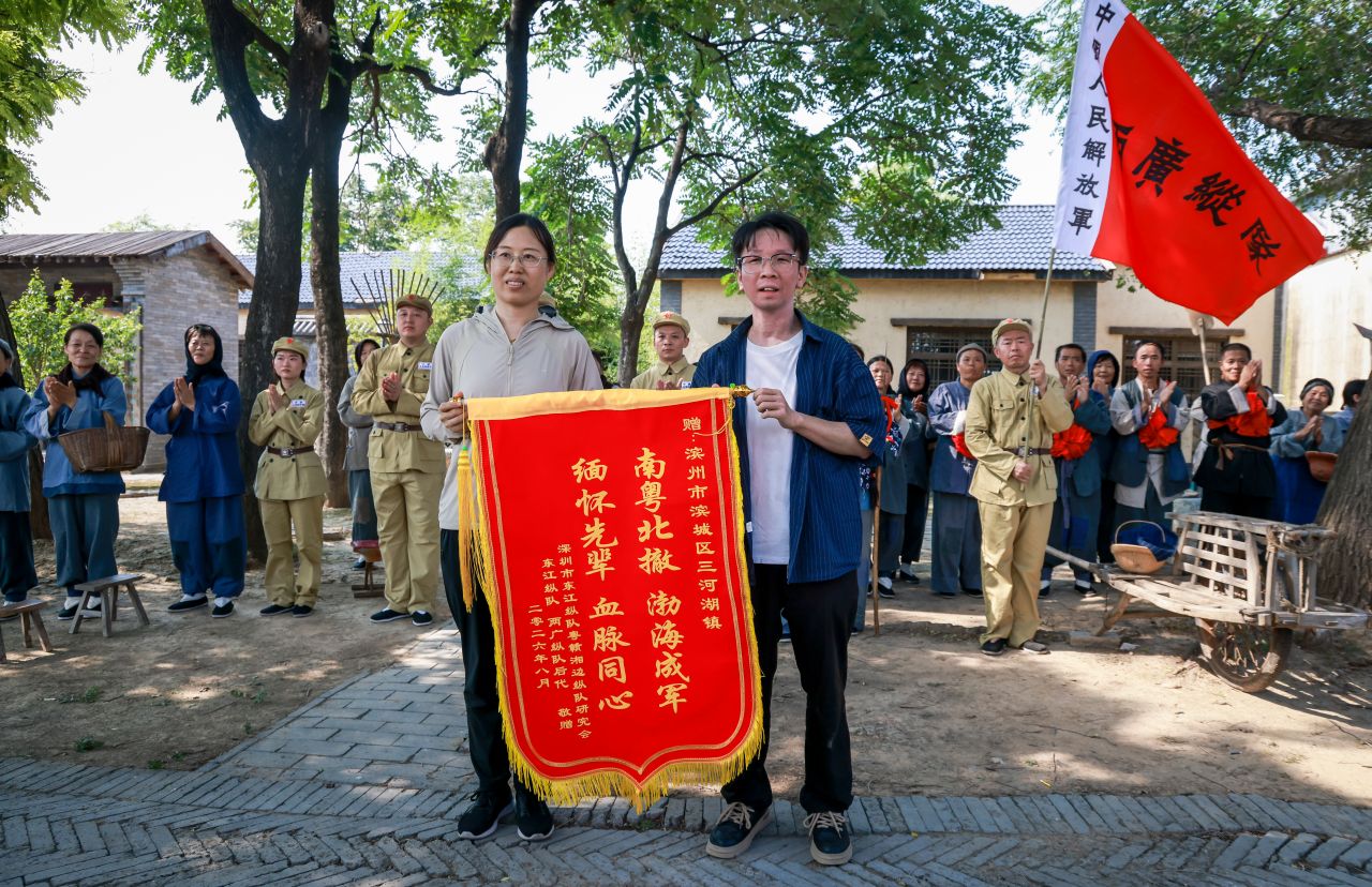 八十年山海相望!徒骇河畔 一场跨越两代人的红色重逢——东江纵队后人千里奔赴滨州三河湖寻根 - 图片 11