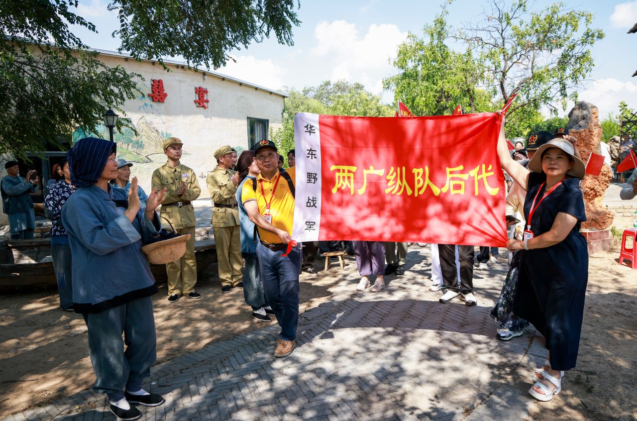 八十年山海相望!徒骇河畔 一场跨越两代人的红色重逢——东江纵队后人千里奔赴滨州三河湖寻根 - 图片 2