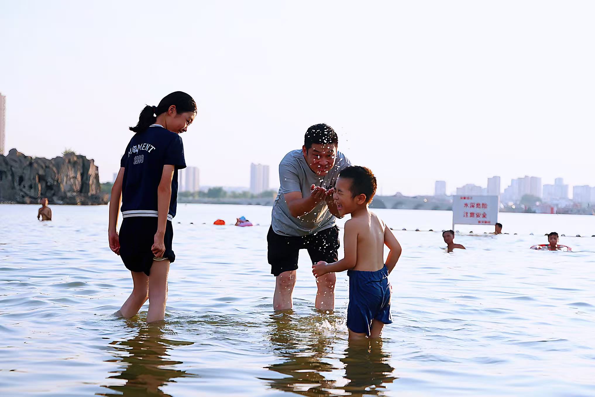 热浪来袭!滨州中海公园成市民夏日“清凉驿站” - 图片 8