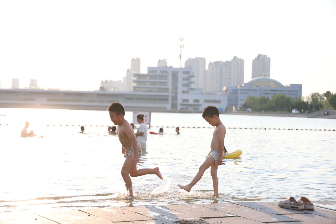 热浪来袭!滨州中海公园成市民夏日“清凉驿站” - 图片 3