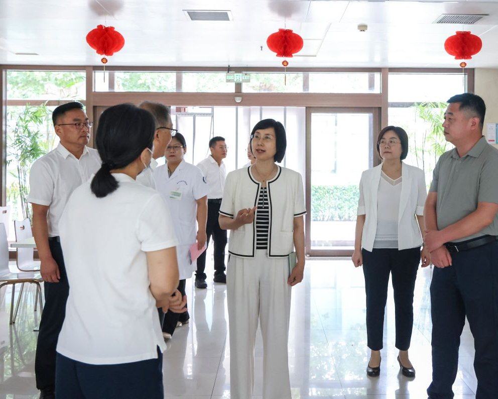 市退役军人事务局党组书记崔洪凤到市荣军优抚医院检查指导安全生产工作